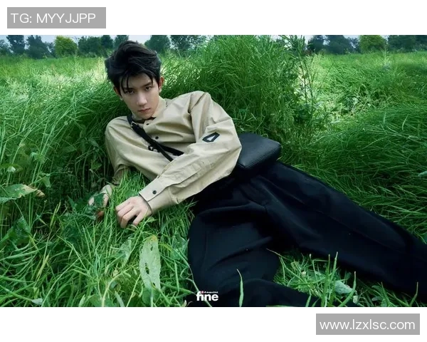 余爽化身足球明星展现魅力风采引发热议与关注 余爽化身足球明星展现魅力风采引发热议与关注