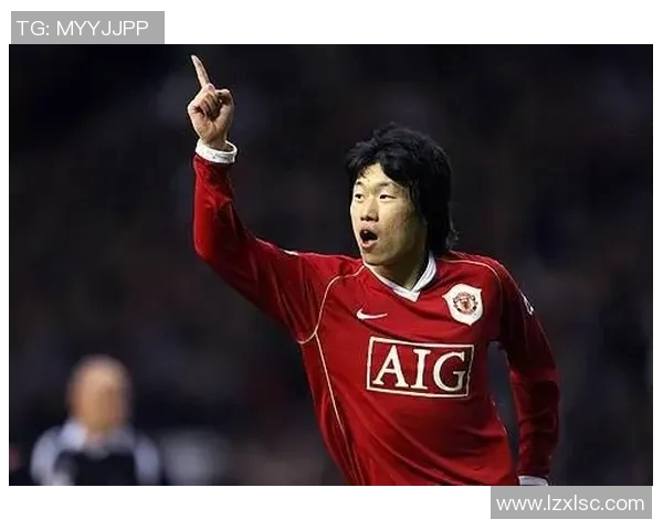 后背纹身展现足球明星个性魅力与运动精神的完美结合