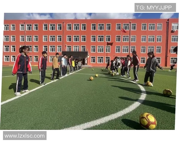 滑坡路小学的足球明星们如何在绿茵场上追逐梦想与荣耀